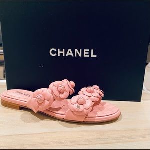 🌸CHANEL Camellia Lambskin Slide/Mule Pink🌸